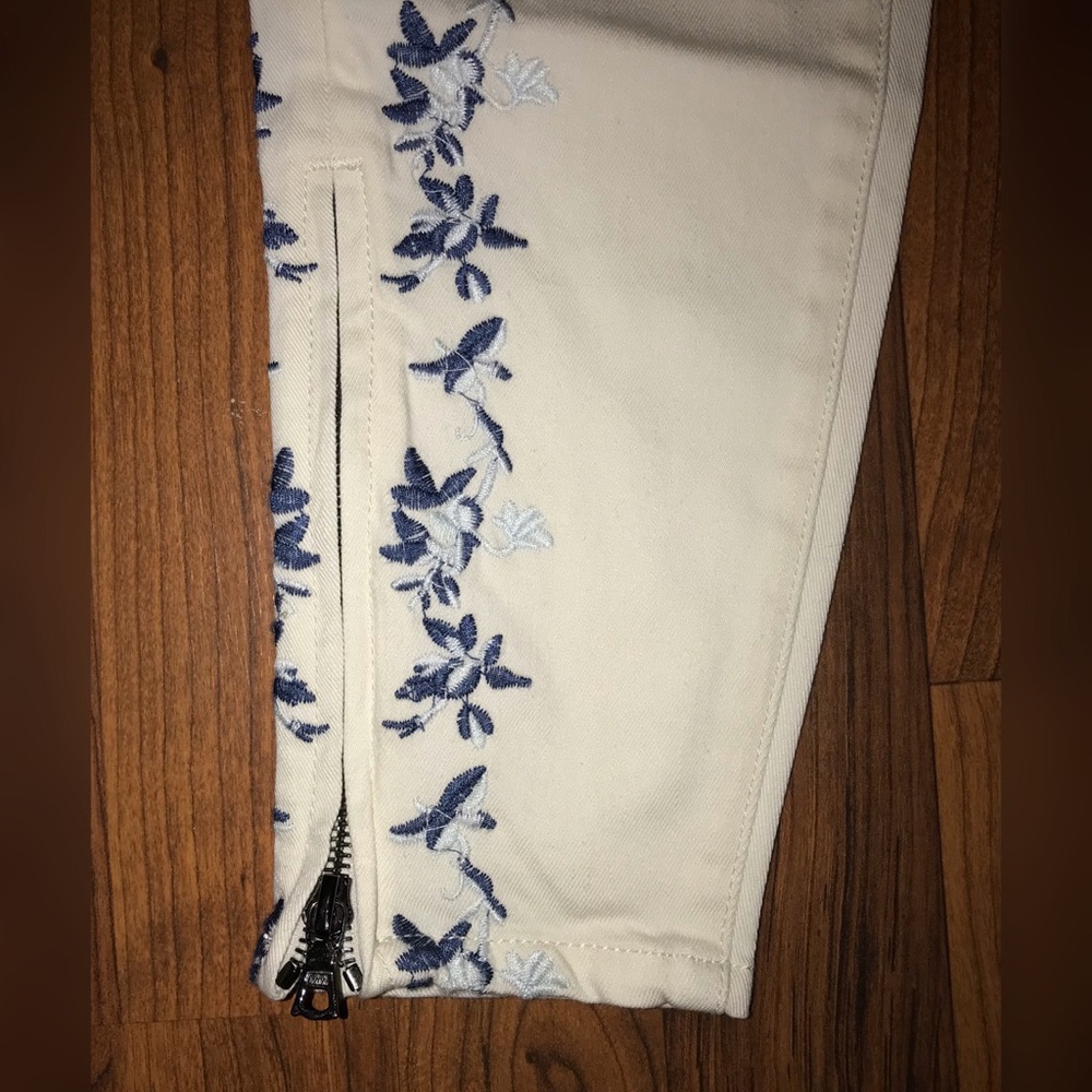 Women’s Denim Skinny Jeans - Picture 4 of 6